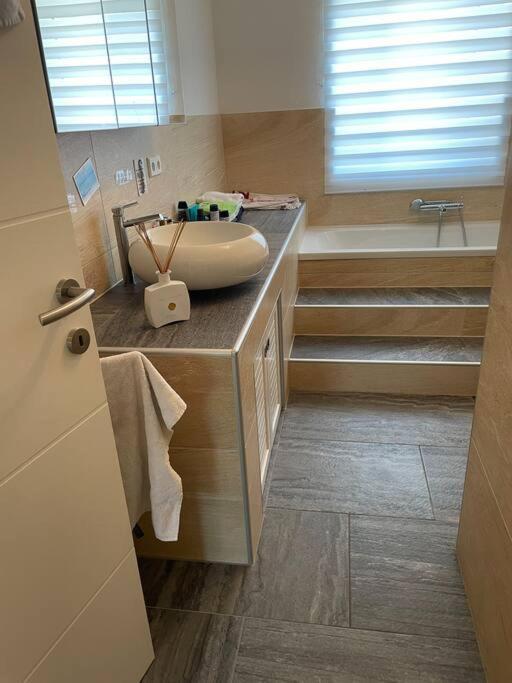 Moderne Wohnung Mit Stil Gross Gerungs Kültér fotó
