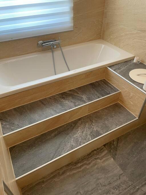 Moderne Wohnung Mit Stil Gross Gerungs Kültér fotó